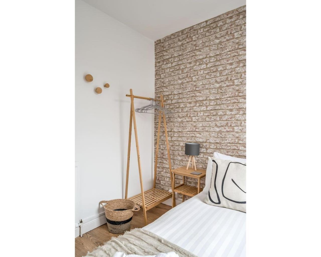 Central Belfast Apartments Belfast Work-Rest-Play R&R Номер фото