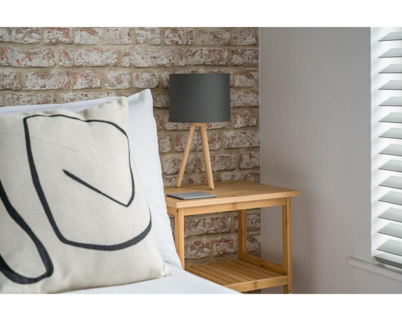 Central Belfast Apartments Belfast Work-Rest-Play R&R Номер фото