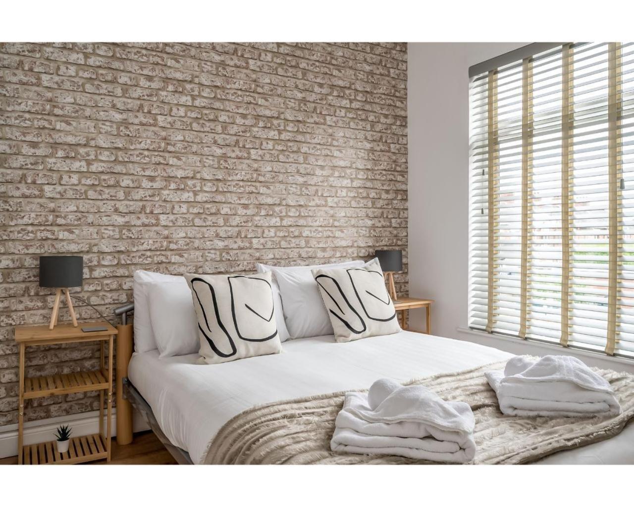 Central Belfast Apartments Belfast Work-Rest-Play R&R Номер фото
